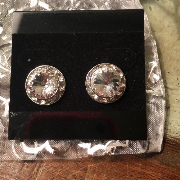 Earrings - Picture 2 of 3